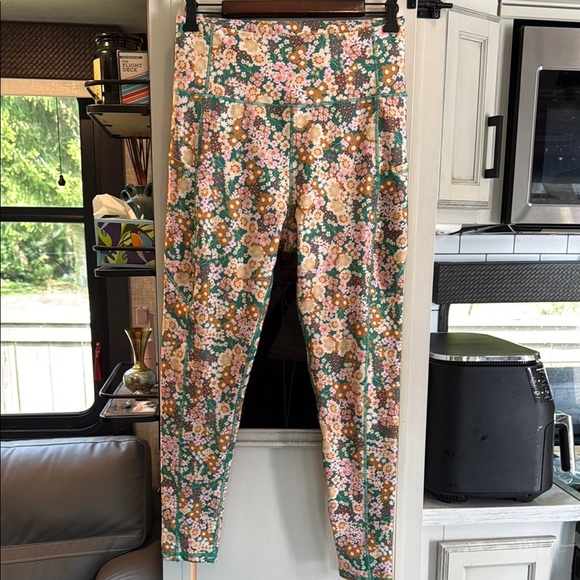 Ebb & Flow Floral Women's workout Pants with pockets ✨💗 - Picture 1 of 8